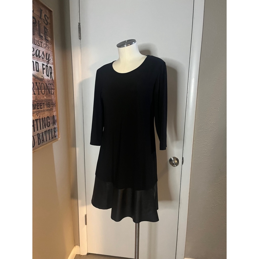 Womens black mini dress contrasting hemline 3/4 sleeve size medium like new - Picture 5 of 11